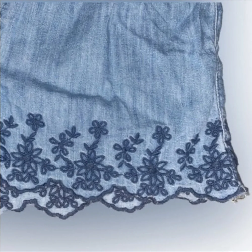 Gap Toddler Girls Chambray Floral Embroidered Shorts Size 2T